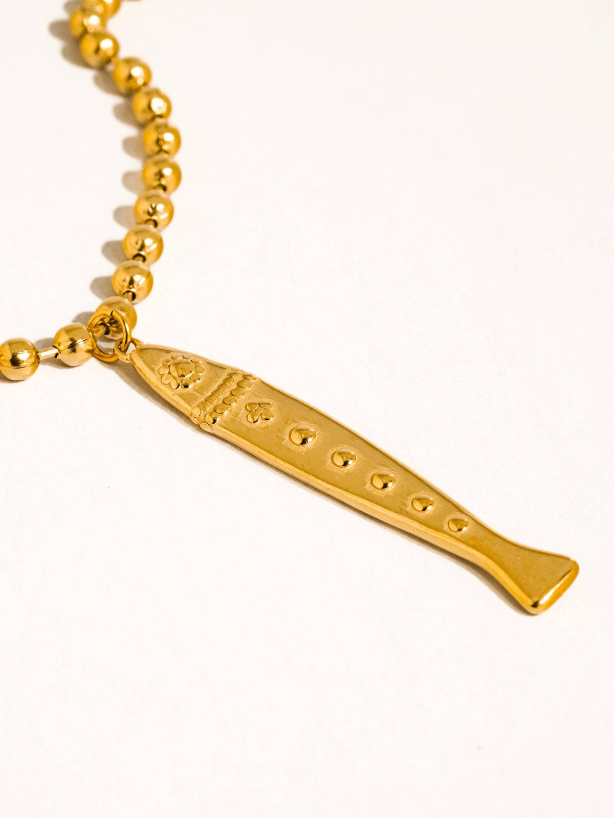 Bellisse 18K Gold Non-Tarnish Vintage Fish Necklace: Yellow Gold